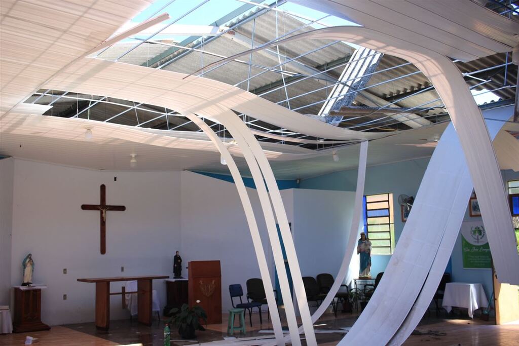 título imagem Com custo estimado em R$ 30 mil, capela pede doações para reforma após estragos causados por temporal