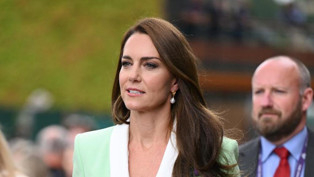 título imagem Kate Middleton anuncia estar em quimioterapia, após descobrir câncer