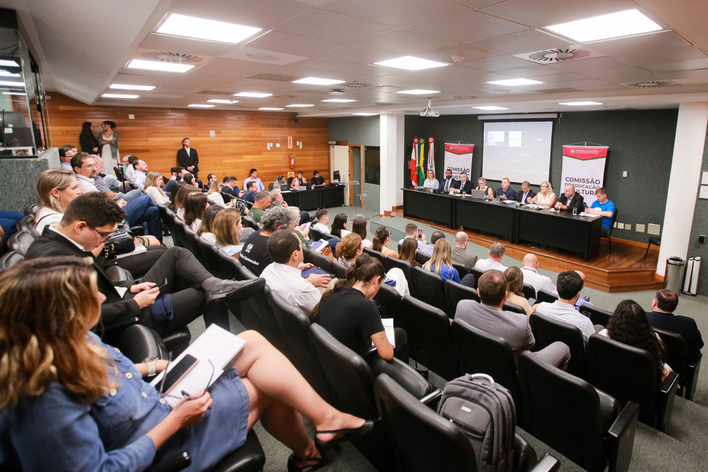 DEPUTADOS PROPÕEM MELHORIAS PARA O PROGRAMA UNIVERSIDADE GRATUITA