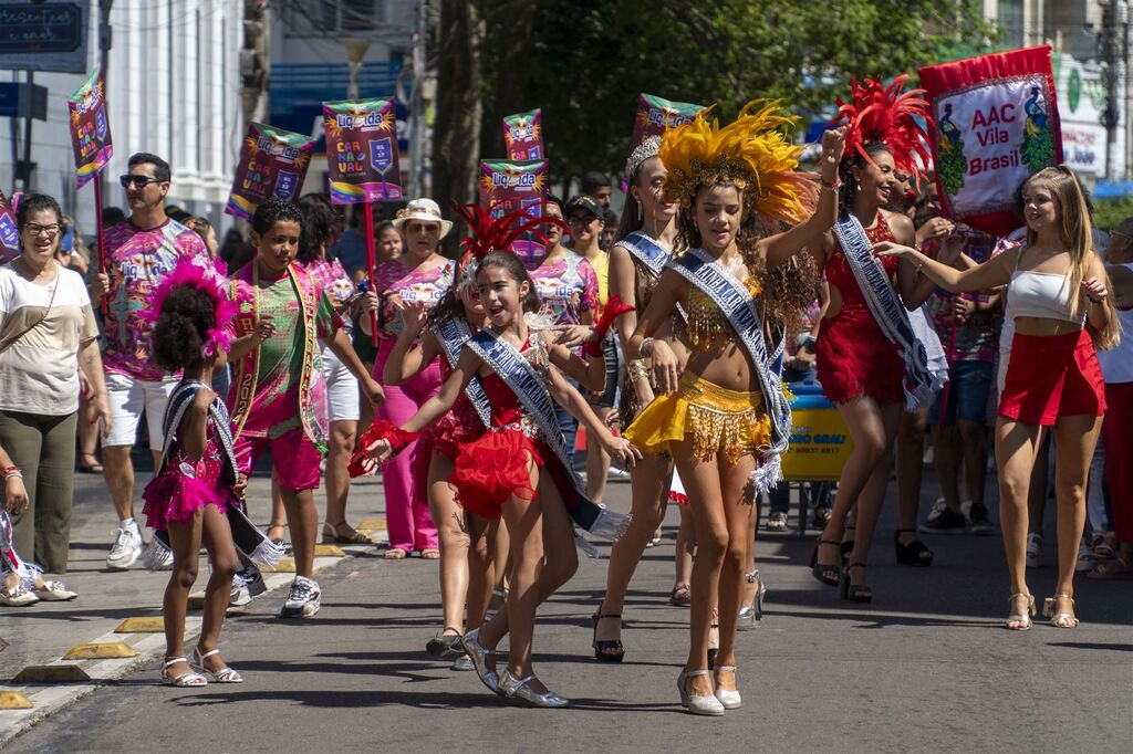 título imagem Vila Belga é palco de Carnaval fora de época neste domingo; saiba mais