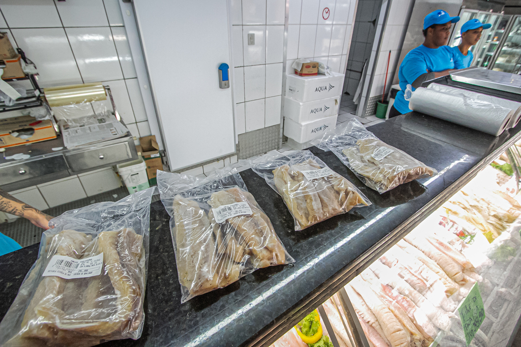 Foto: Volmer Perez - DP - Os peixes secos são usados no lugar do bacalhau, por terem preços mais baixos