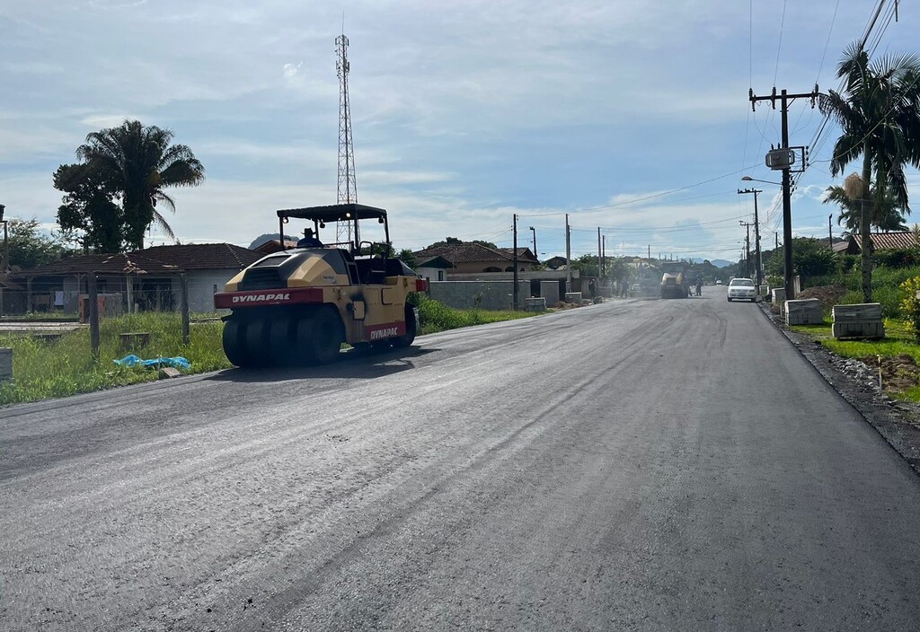 Prefeitura de São Francisco do Sul  apresenta quais obras de pavimentação estão sendo executadas pelo município