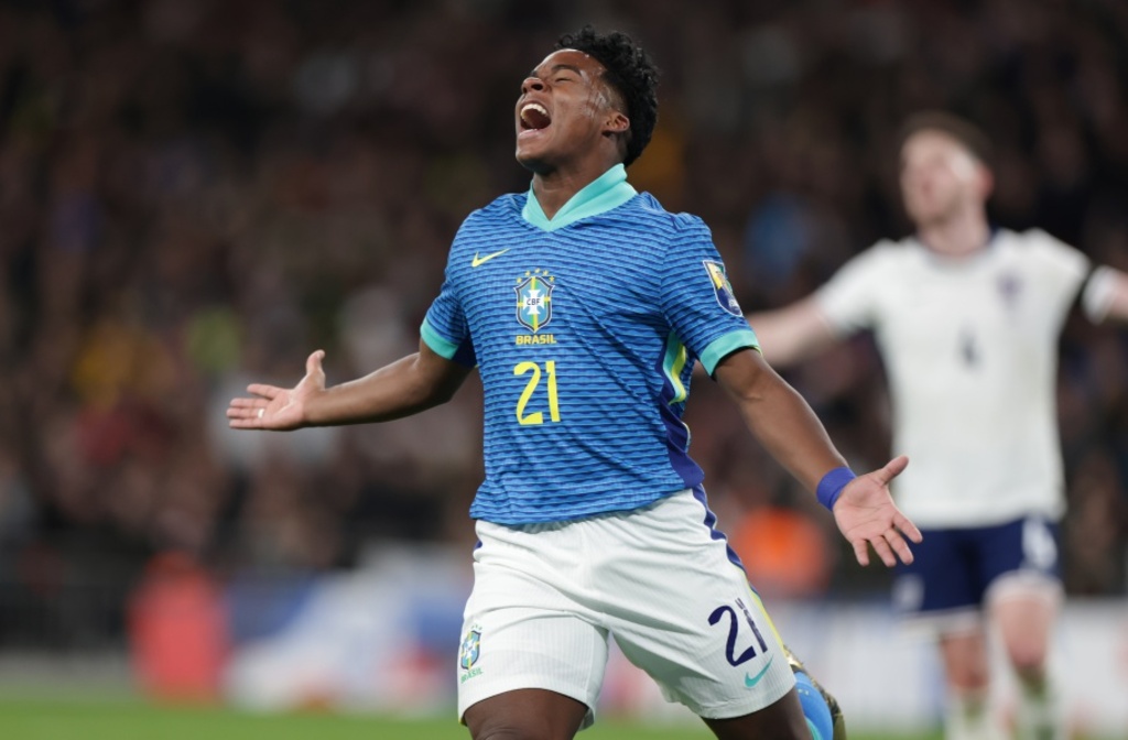 Brasil vence Inglaterra por 1 a 0 na estreia de Dorival Júnior