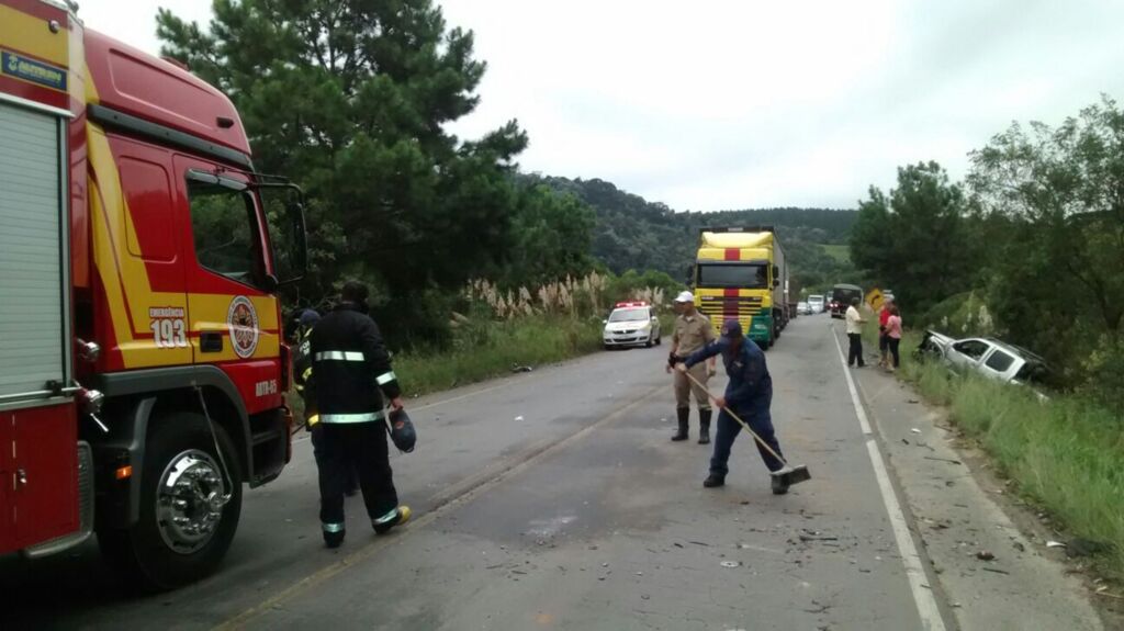 Três veículos se envolvem em grave acidente na SC 114 na localidade de Gateados