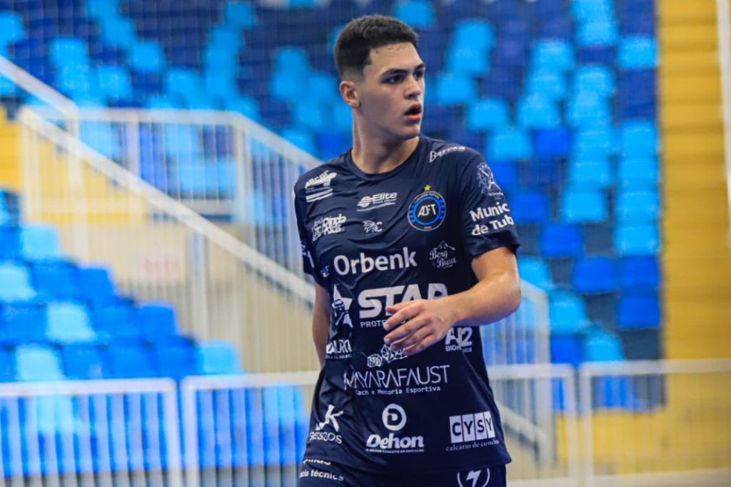 DNA de atleta: conheça Diogo Carpes, imbitubense que irá integrar a equipe profissional do Tubarão Futsal