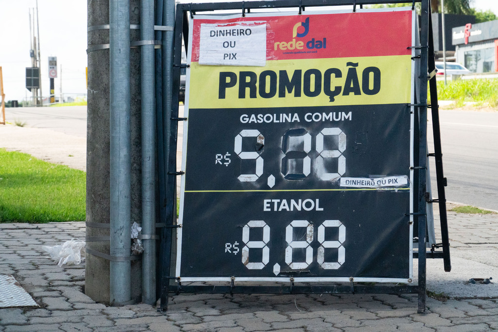 título imagem Pesquisa: Onde são vendidas a gasolina mais barata e a mais cara na região