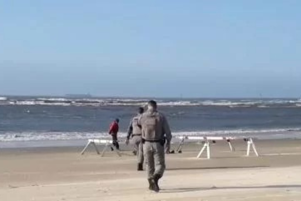 (Imagem retirada da internet) - Moradores encontram corpo de homem na Praia do Porto