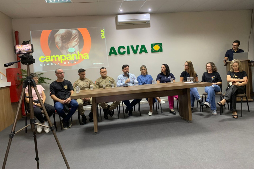 Fórum de Segurança de Araranguá lança campanha contra esmola e realiza ação de abordagem