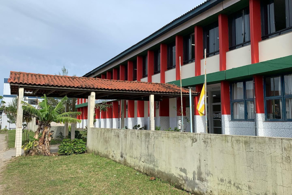 Escola Estadual Engenheiro Annes Gualberto corre o risco de fechar no período vespertino