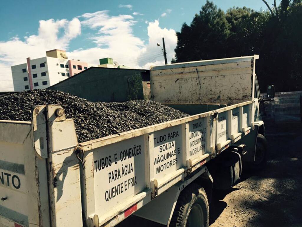 Depósito de materiais de construção em Otacílio Costa é arrombado e veículo é roubado