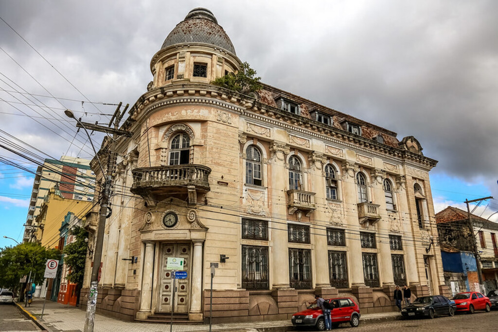 Foto: Arquivo Ascom - Prédio fica na esquina da praça Coronel Pedro Osório, no centro histórico pelotense