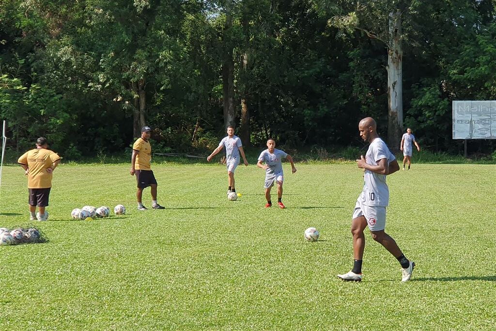 Foto: Gilson Alves - Último treino antes do amistoso foi realizado no Campo do Imembuy
