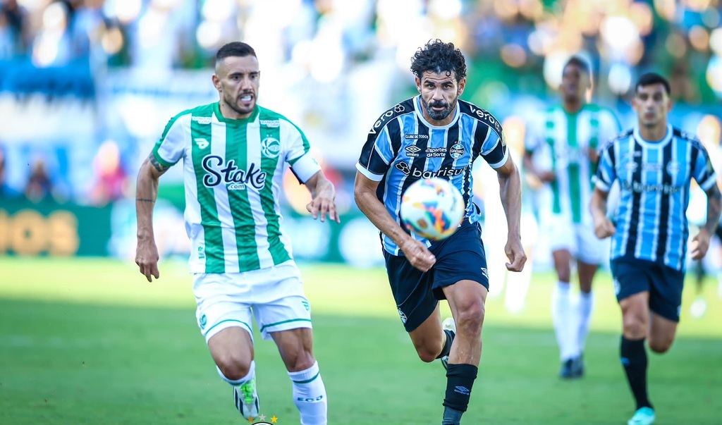 Foto: Lucas Uebel - Grêmio - Alviverde de Alan Ruschel e Tricolor de Diego Costa fizeram jogo truncado na Serra, com mais de 40 faltas