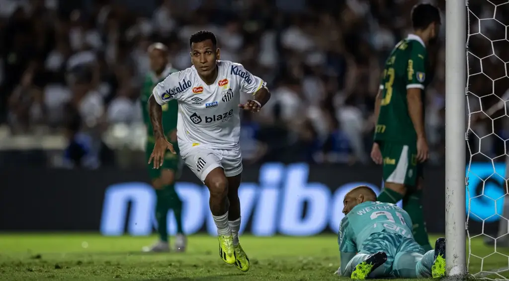 Santos vence Palmeiras e sai na frente rumo ao título