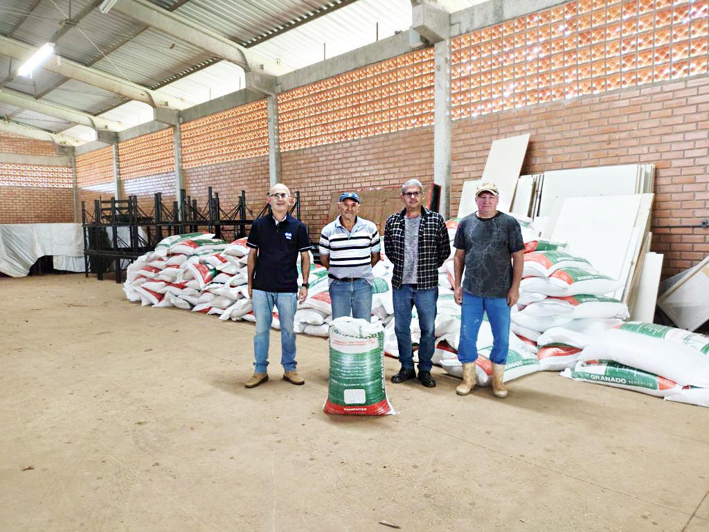 Secretaria da Agricultura e Meio Ambiente de Capinzal promove distribuição de sementes de aveia branca ucraniana