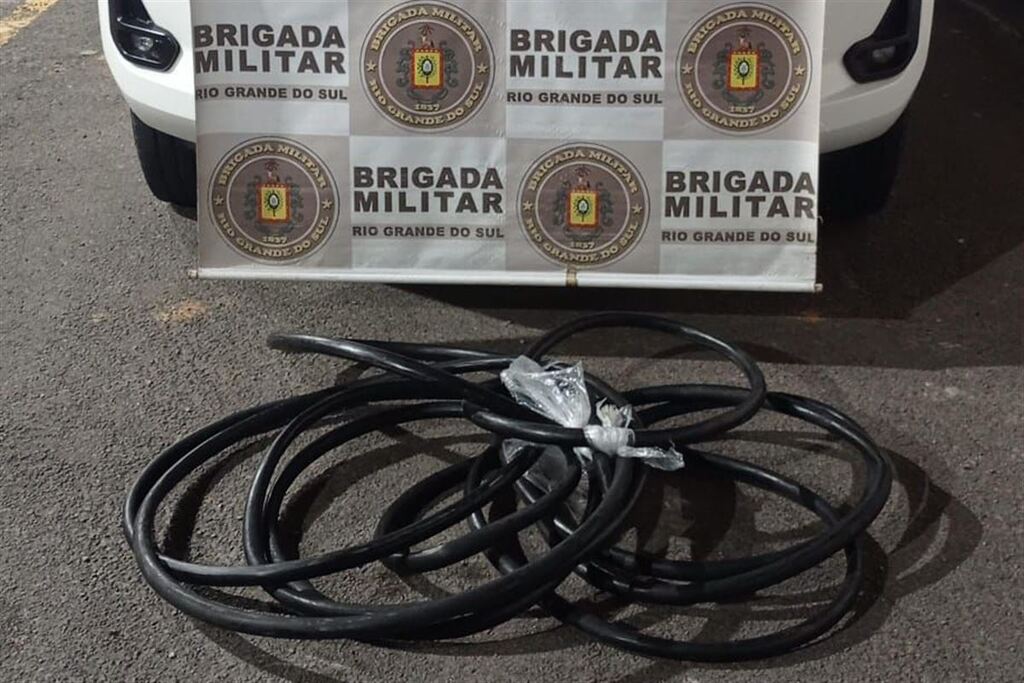 Foto: Brigada Militar - Aproximadamente 10 metros de fios foram apreendidos pela Brigada Militar