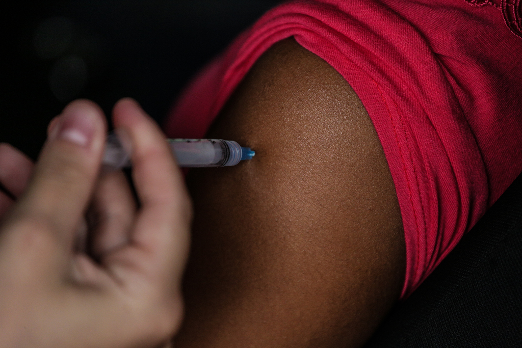 Unidades de saúde de Santa Maria aplicam vacinas em horário estendido nesta semana; veja onde receber as doses