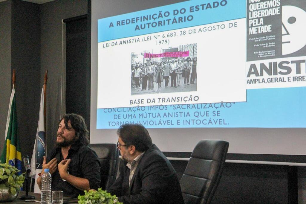 Foto: Shaiane Mello (OAB/Divulgação) - Professor Gilvan durante fala no evento.