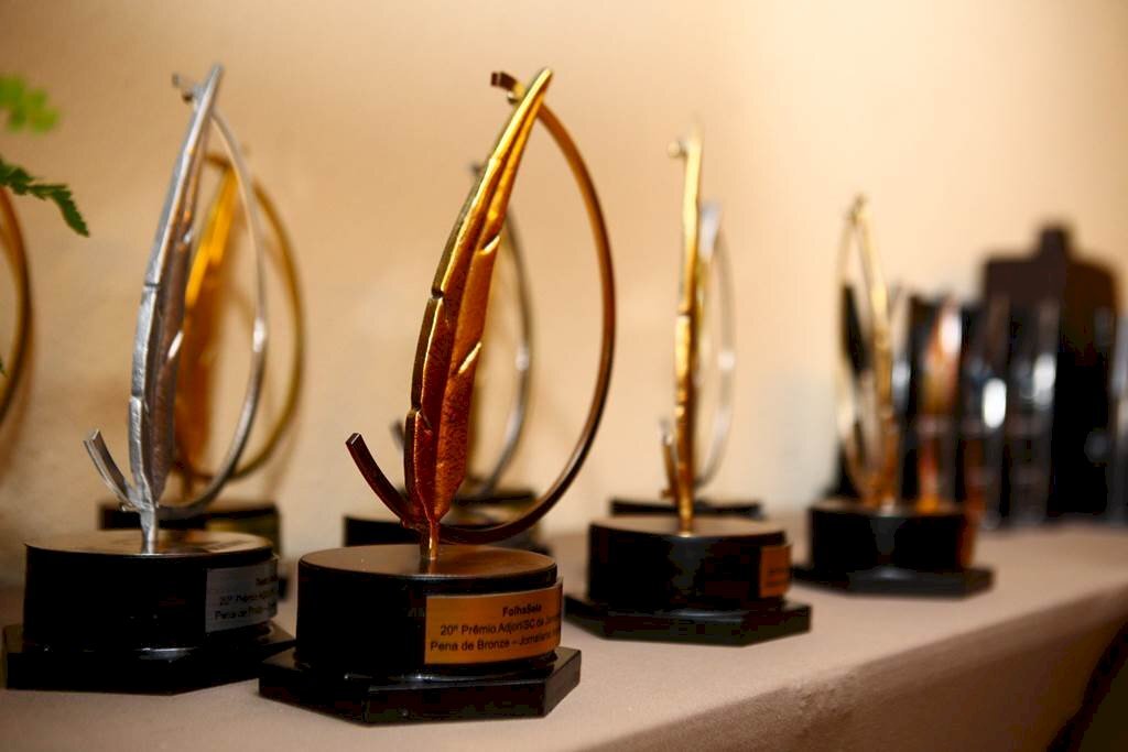 Mais de 260 trabalhos de 36 jornais estão disputando premiação no 25º Prêmio Adjori/SC de Jornalismo