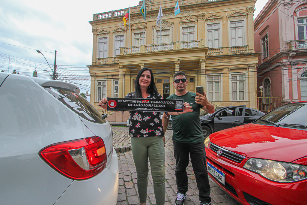 Foto: Volmer Perez - DP - Ato chegou em frente à Prefeitura