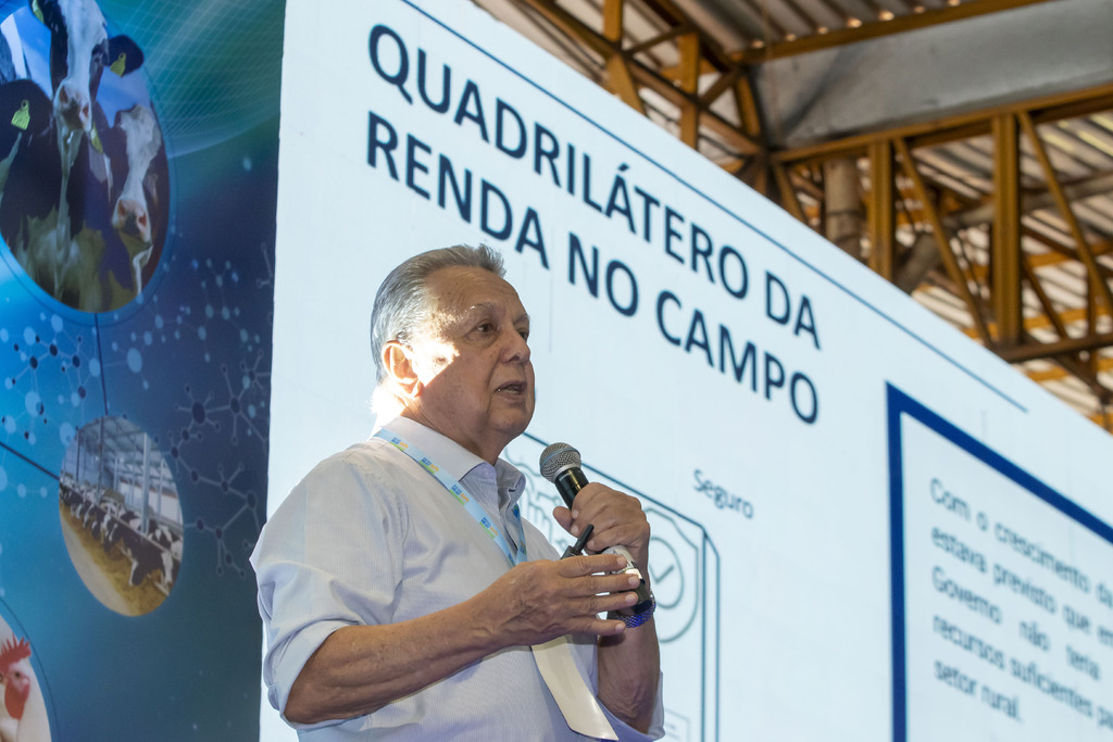 Roberto Rodrigues: Brasil precisa de estratégias para produzir 40% mais de alimentos