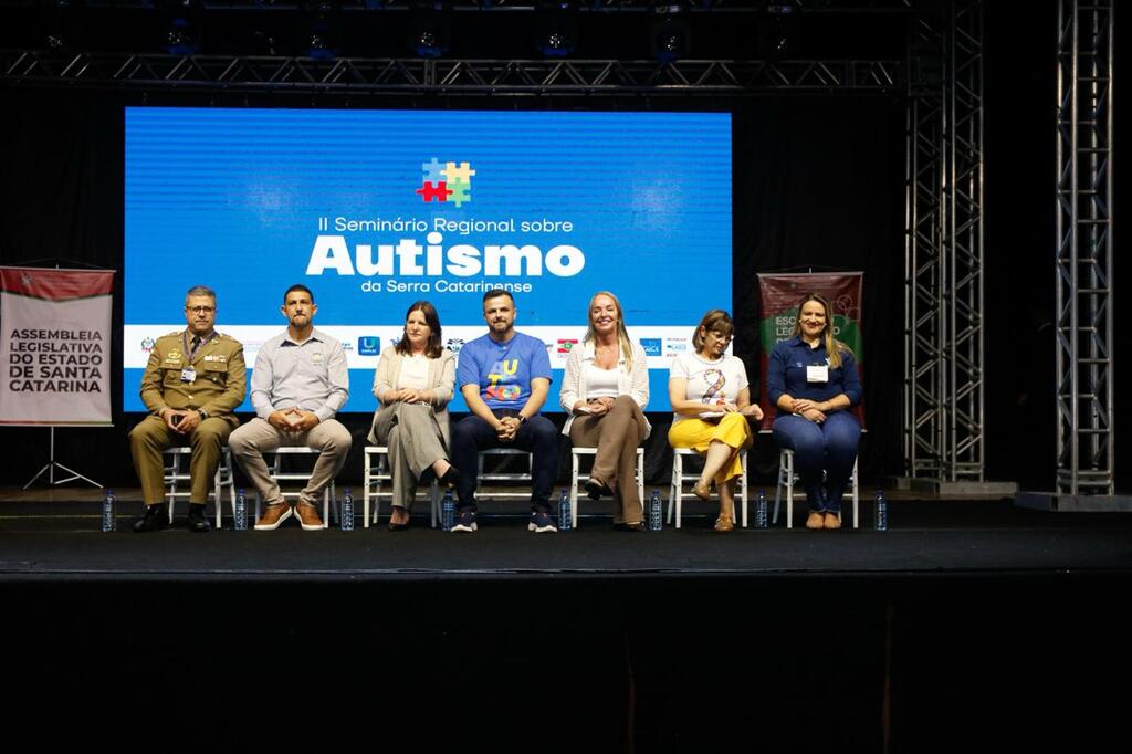 Seminário sobre Autismo na Serra Catarinense atrai recorde de três mil participantes em Lages