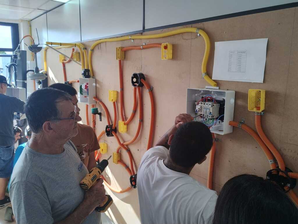 FINALIZADO EM TORRES O CURSO DE ELETRICISTA PROMOVIDO PELA ASSISTÊNCIA SOCIAL, SENAR E SINDICATO