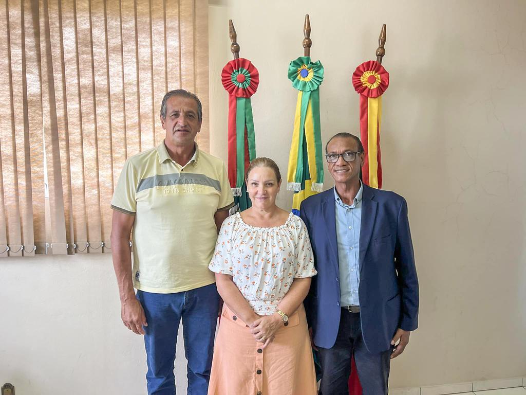REPRESENTANTE DO HOSPITAL NOSSA SENHORA DOS NAVEGANTES FAZ VISITA AO EXECUTIVO DE MAMPITUBA