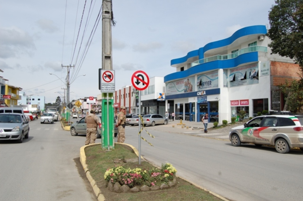 Trânsito modificado no centro de Otacílio Costa