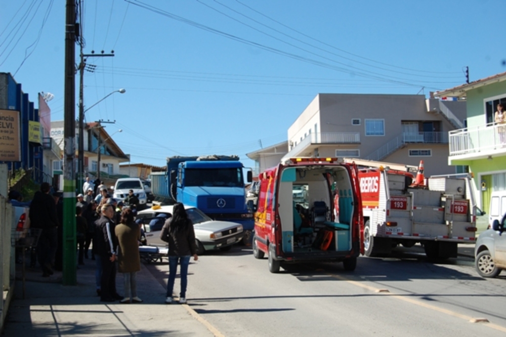 Avenida do Trabalhador paralisada por acidente automobilístico