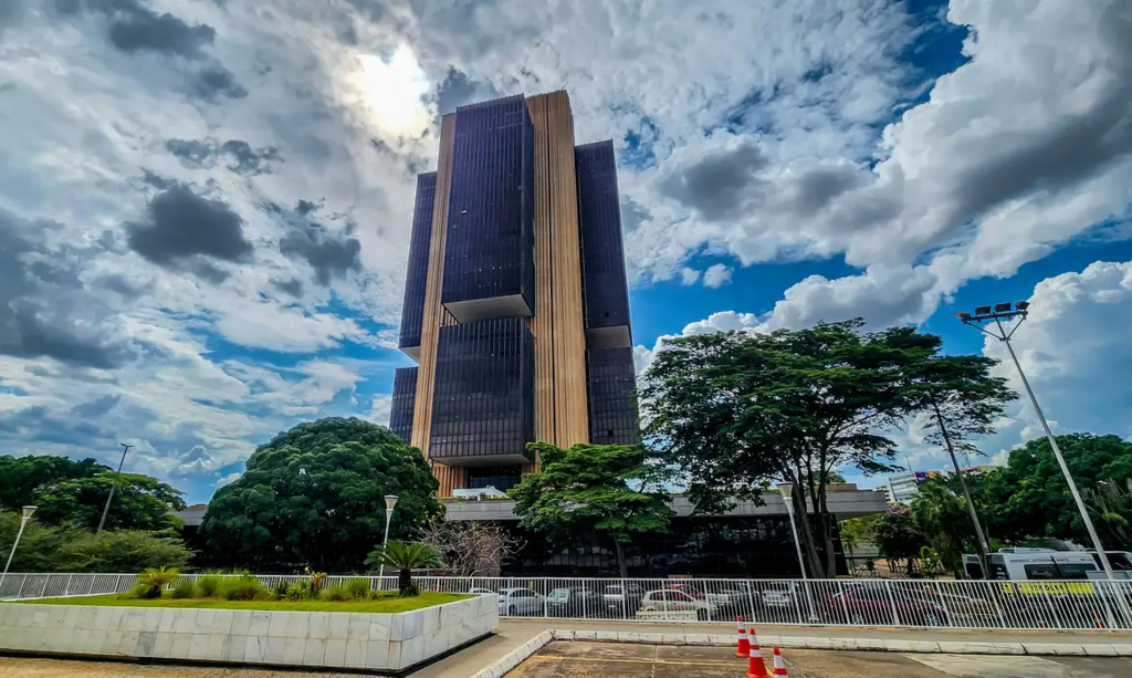 Foto: Rafa Neddermeyer - Agência Brasil - A maior parte das pessoas e empresas que ainda não fizeram o saque têm direito a pequenas quantias