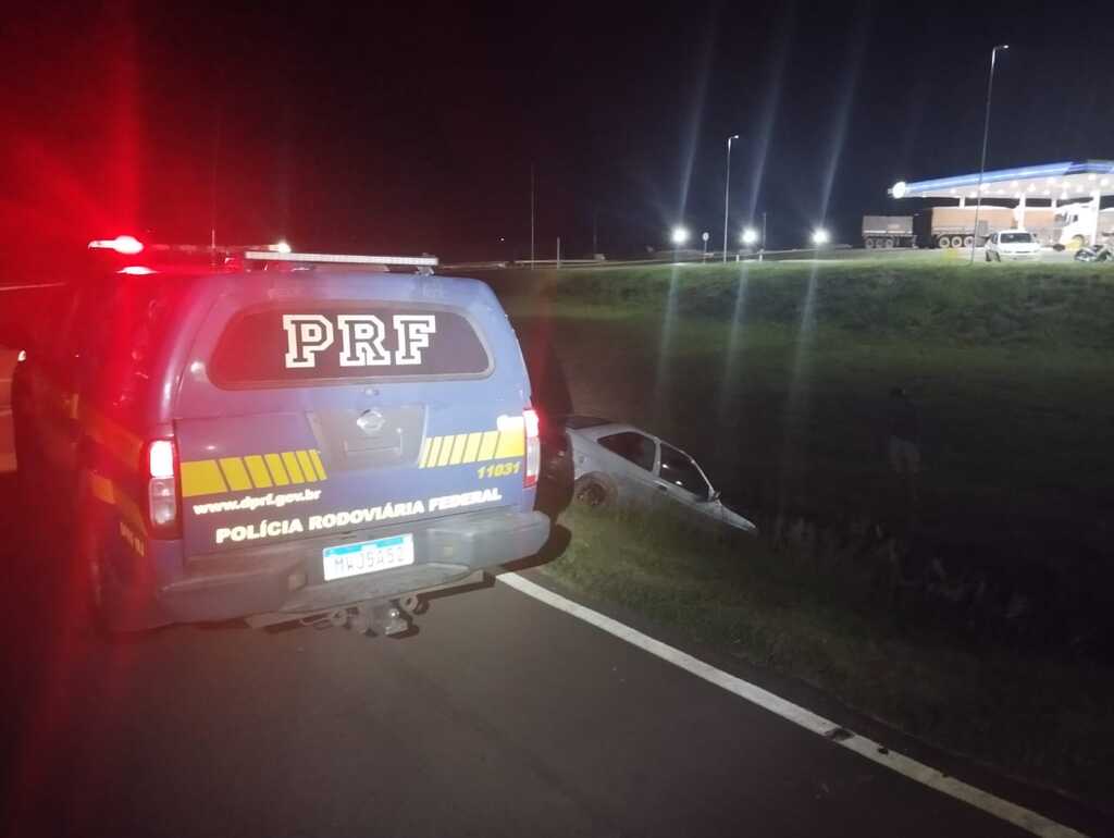 Motorista é preso por embriaguez ao volante após perder o controle de carro em rodovia da região