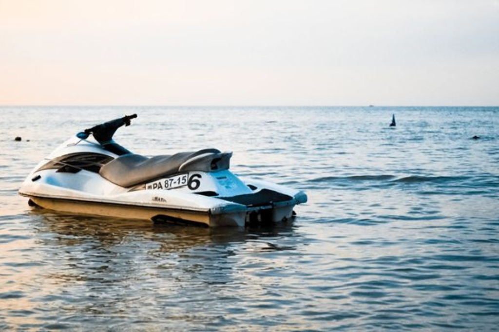 (Imagem divulgação) - Surfistas resgatam piloto de Jet em dificuldades na Praia da Vila