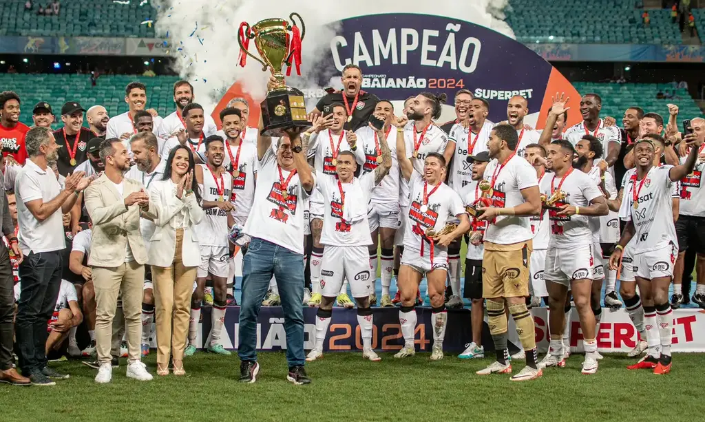 Vitória empata clássico e volta a ser campeão baiano após sete anos