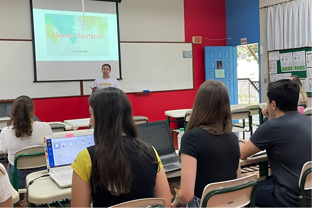 Estudantes de Farmácia participam de curso sobre “Líquidos Cavitários”