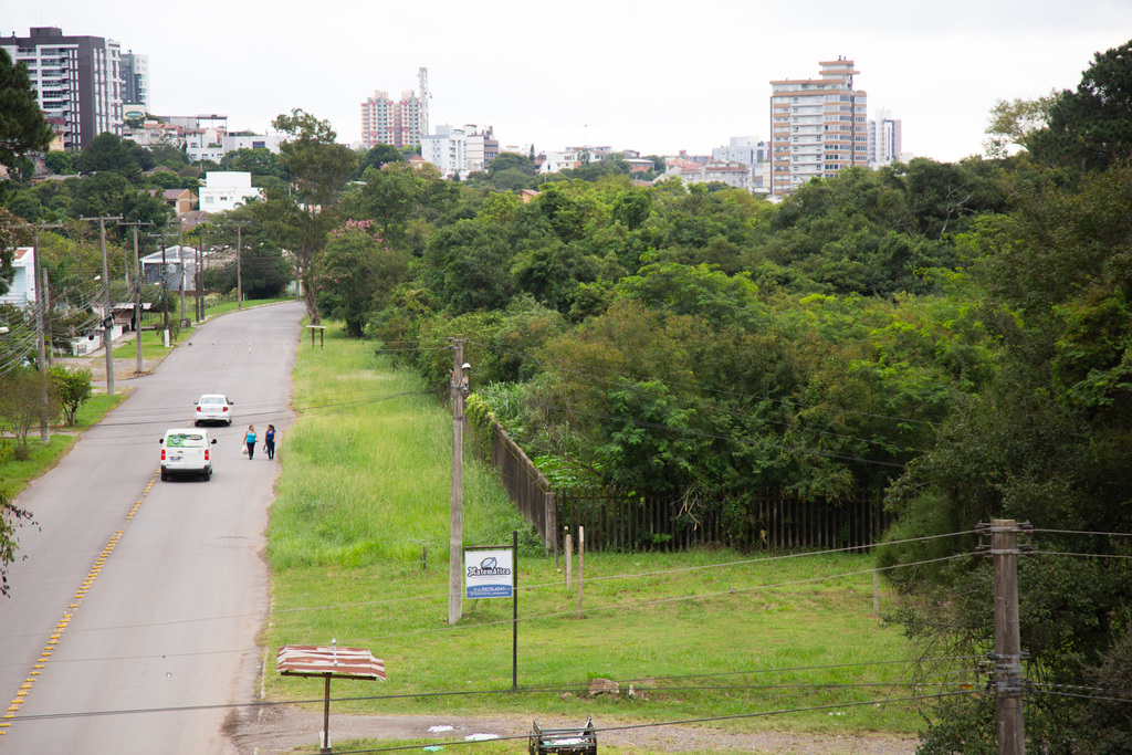 Foto: Beto Albert (Diário) - O terreno é no km3, na Avenida Oswaldo Cruz.