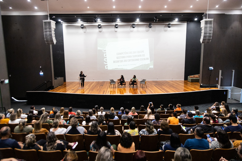 Pelotas promove palestra sobre gestão educacional