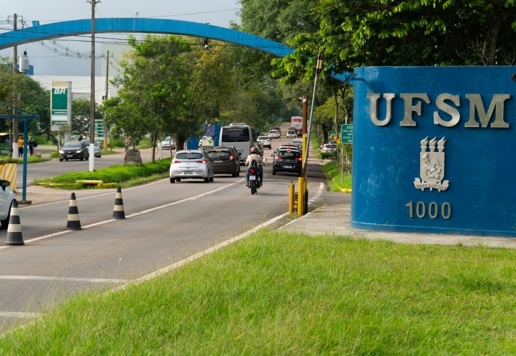UFSM abre concurso com 12 vagas para técnicos e salário de até R$ 4,5 mil; veja cargos
