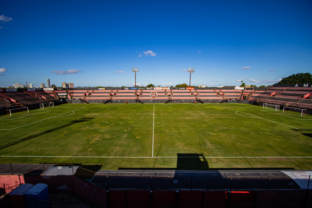 Foto: Volmer Perez - DP - Jogadores treinam diariamente no estádio rubro-negro