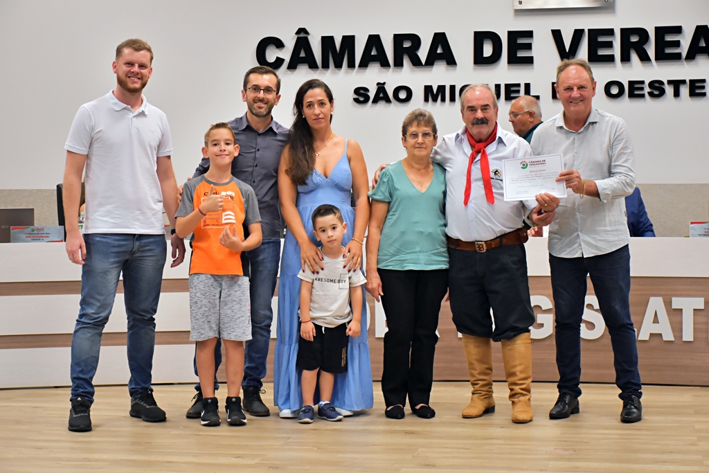 Câmara de Vereadores presta homenagem a Zeca Cardoso