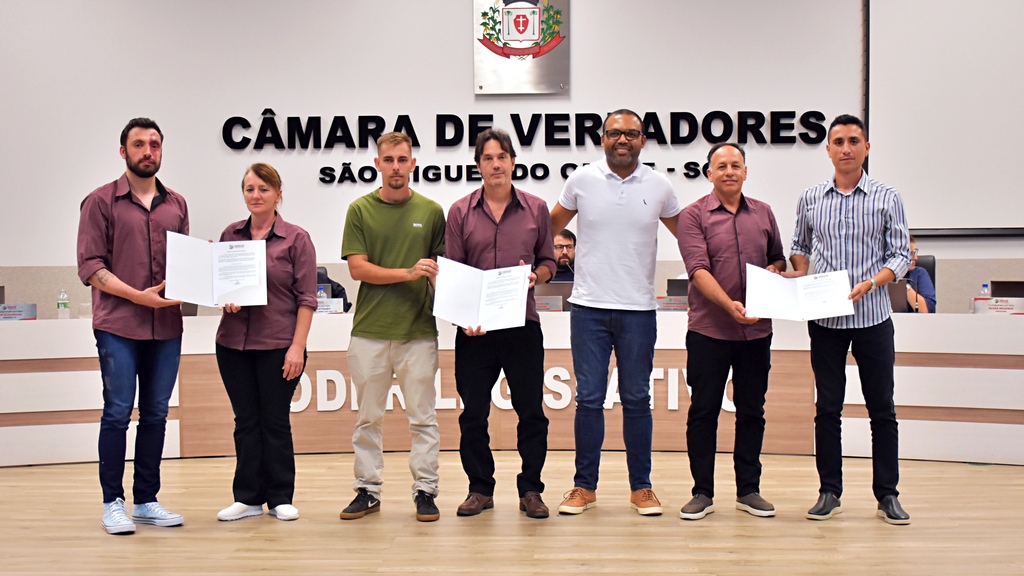 Moção presta homenagem a integrantes do Barracão da Cultura