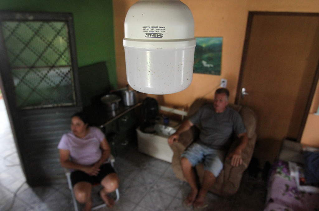 Foto: Jô Folha - DP - Família contabiliza transtornos e prejuízos com três semanas sem luz