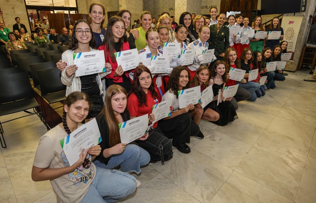 Prêmio Meninas Olímpicas é entregue a sete estudantes santa-marienses na Assembleia Legislativa