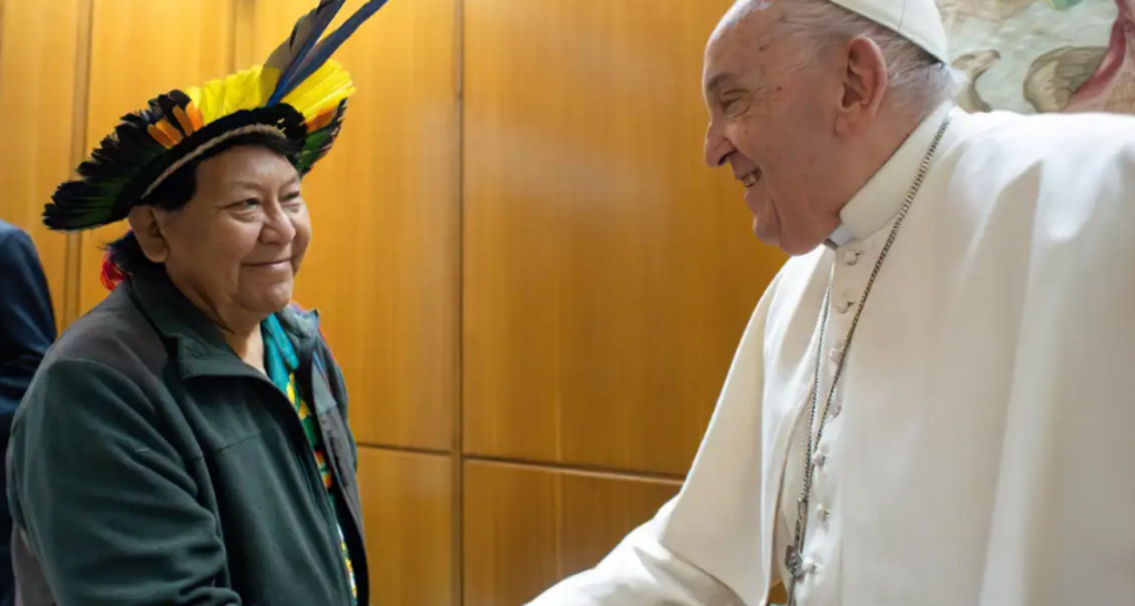 Líder yanomami Davi Kopenawa pede a Papa que apoie retirada de garimpo