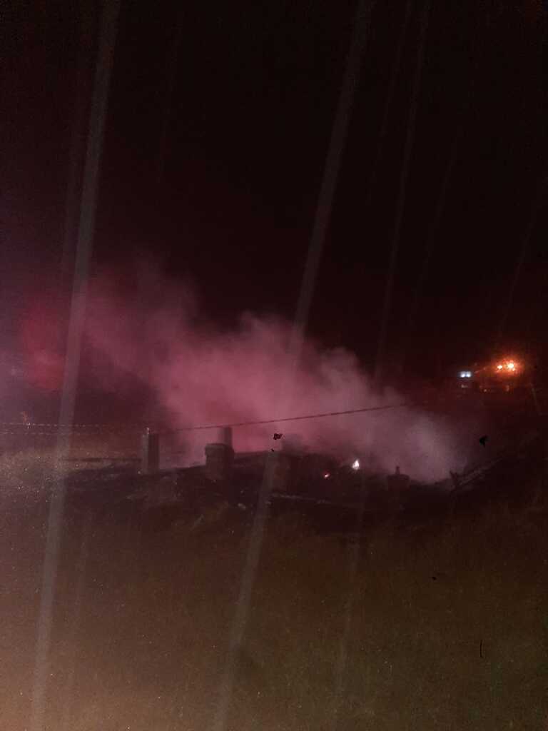 INCÊNDIO DESTRÓI CABANA EM PRAIA GRANDE