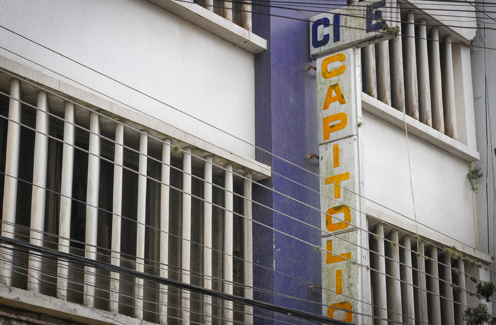 Jô Folha - DP' - Cine Capitólio encerrou as atividades em 2008 e prédio virou estacionamento