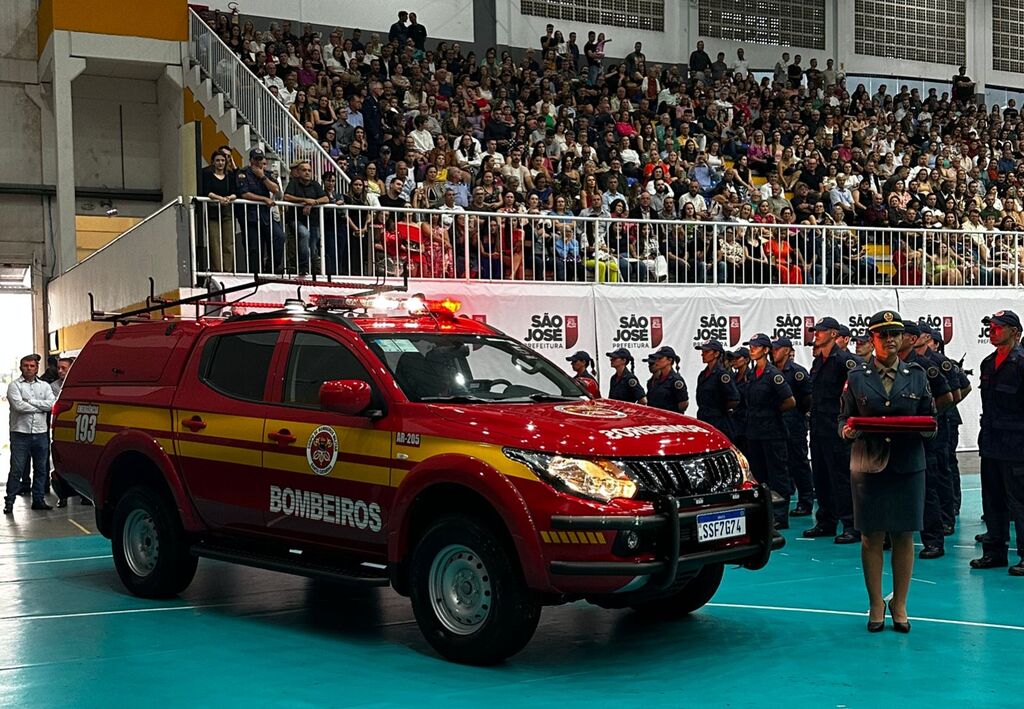 Entregues equipamentos e viaturas ao Corpo de Bombeiros de SC