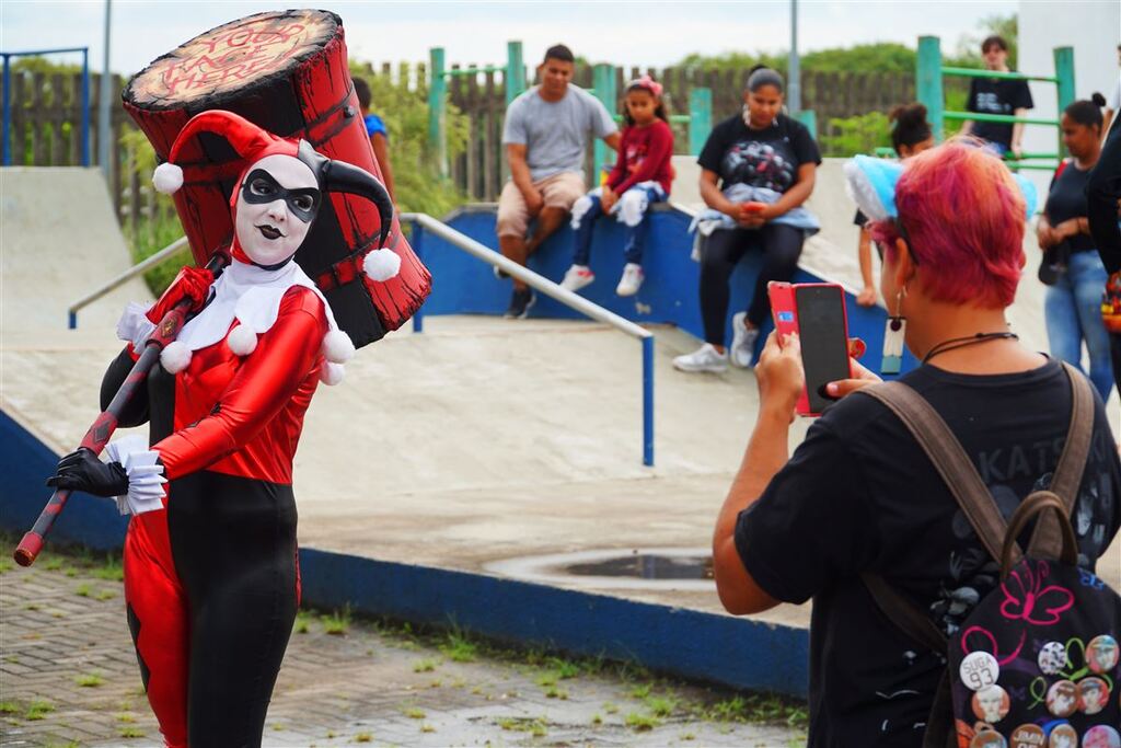 Evento de cosplay reúne fãs de todas as idades na Nova Santa Marta