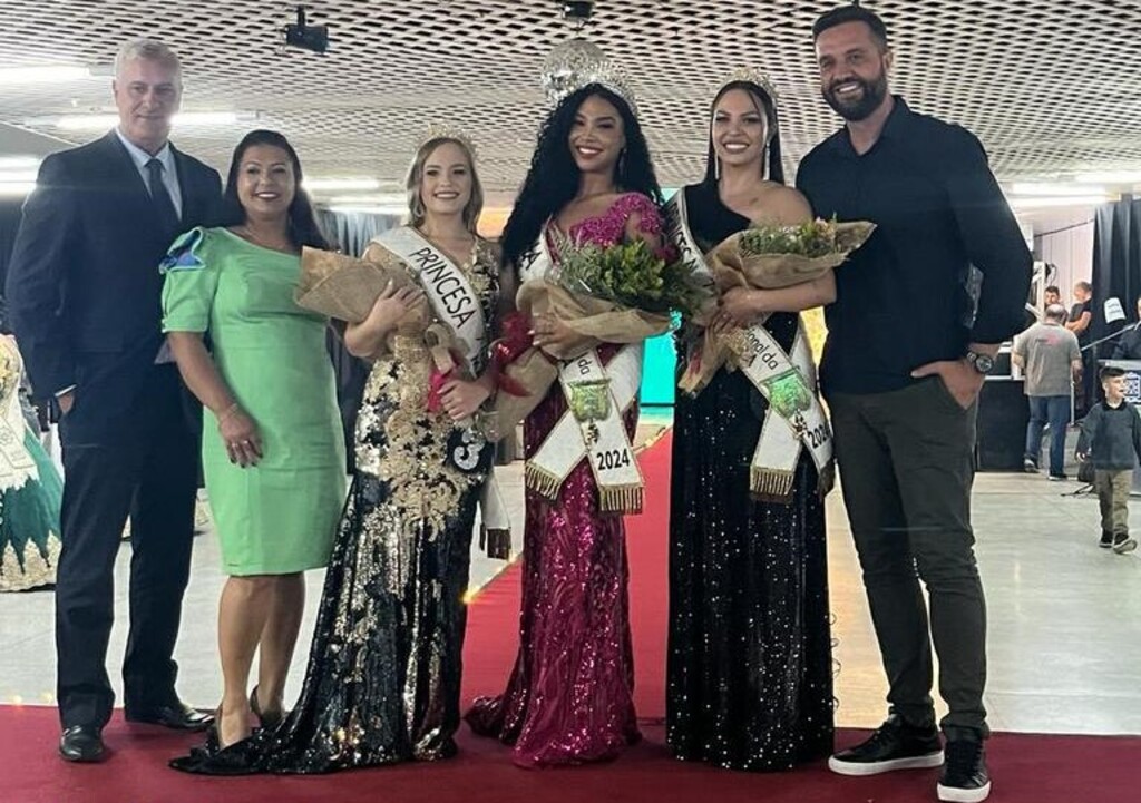 Sabrina Talitha Lima Cruz é a rainha da 7ª Festa Nacional da Madeira