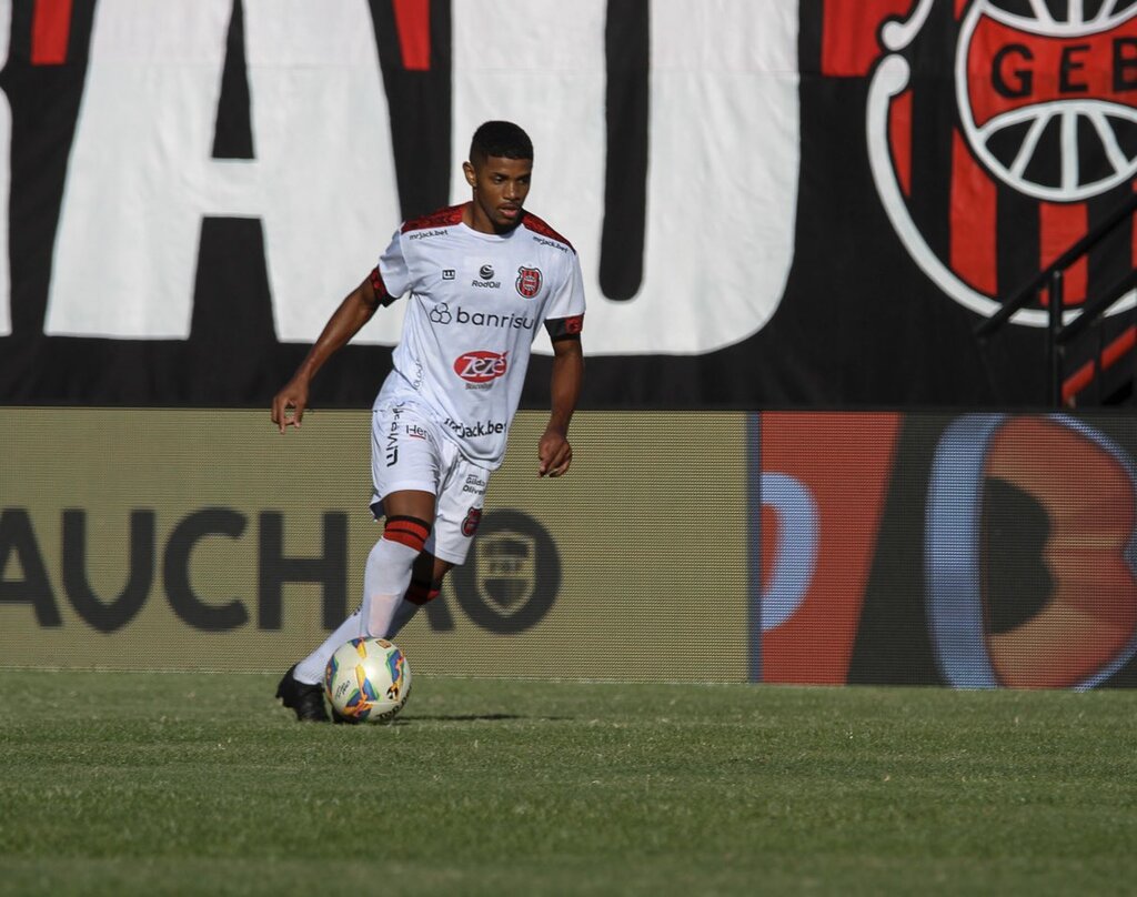 Foto: Italo Santos - Especial - Jogador de 23 anos disputou nove jogos pelo Rubro-Negro, com um gol marcado